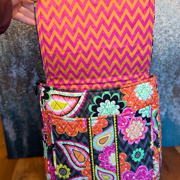 Vera Bradley Retired 2014 Vintage Ziggy Zinnia Floral Crossbody Bag (EUC) - Picture 4 of 15